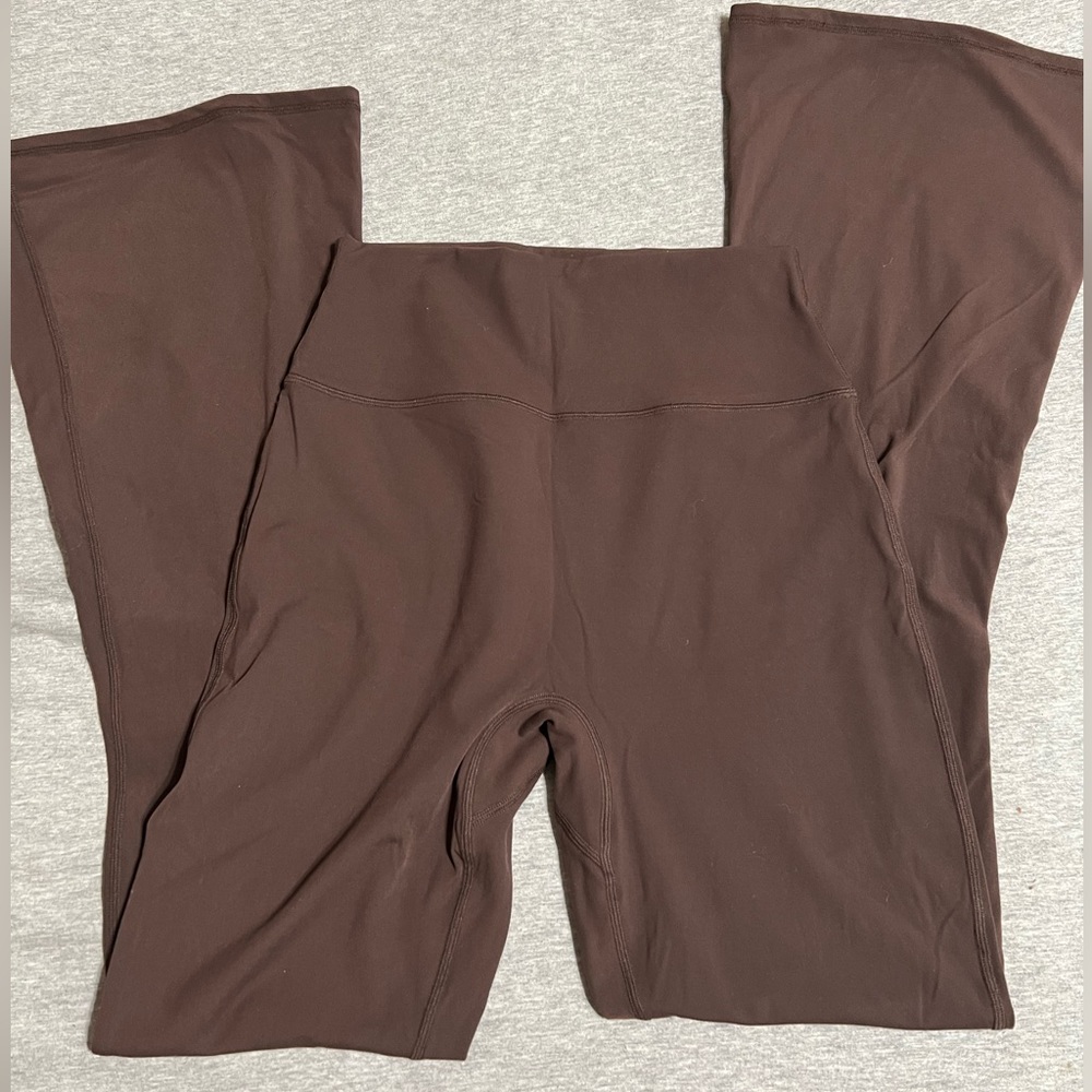 Buff Bunny Flare leggings